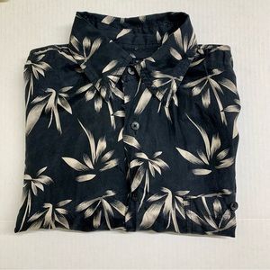 Penta Club Size M Hawaiian Button Down Shirt 100% Silk Floral Black
